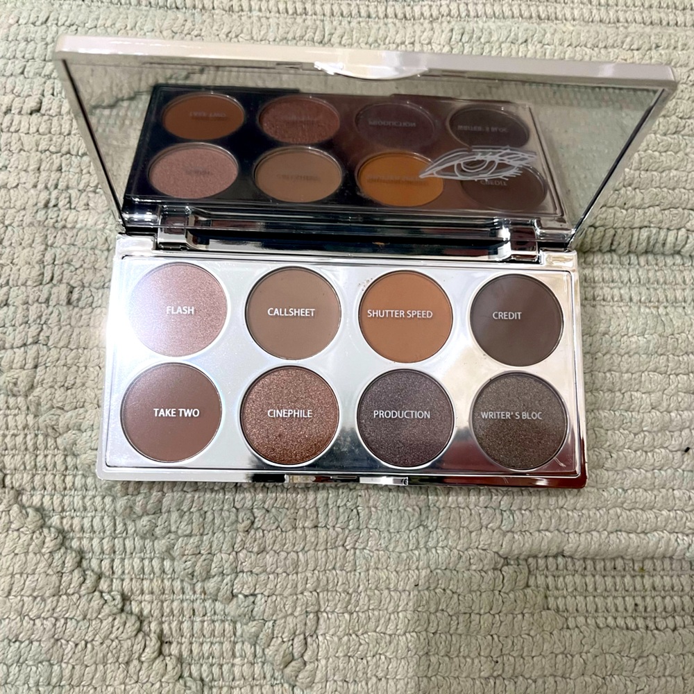 NWOT, Belle En Argent neutral tone eyeshadow palette.